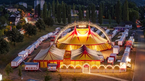1200x900_Circus-Monti
